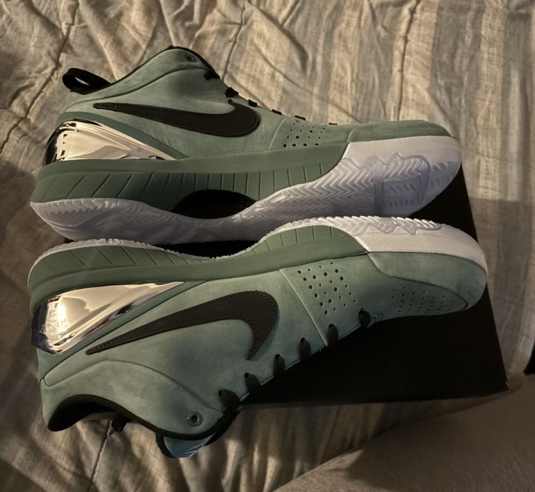 Kobe 4 Girl Dad Deadstock