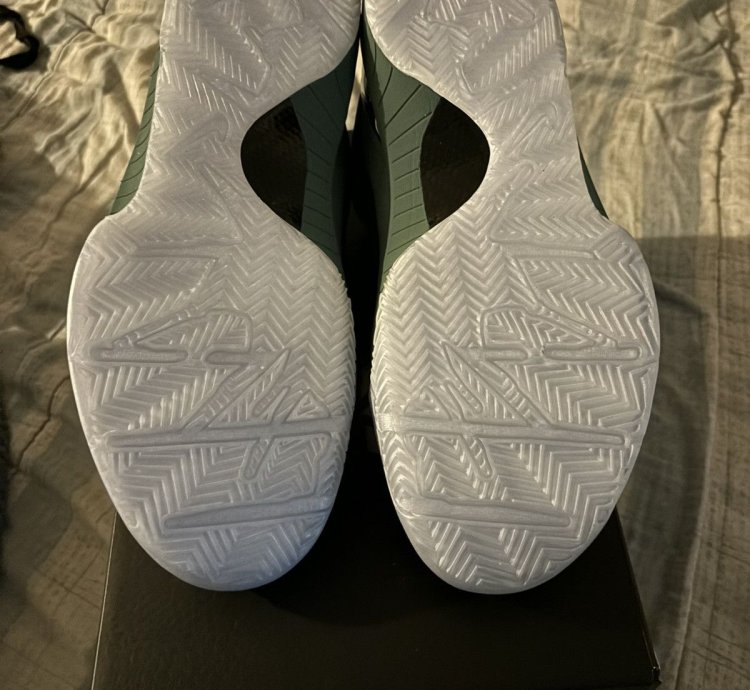 Kobe 4 Girl Dad Deadstock