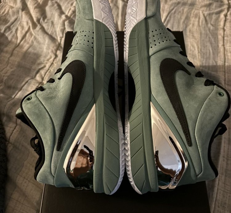 Kobe 4 Girl Dad Deadstock