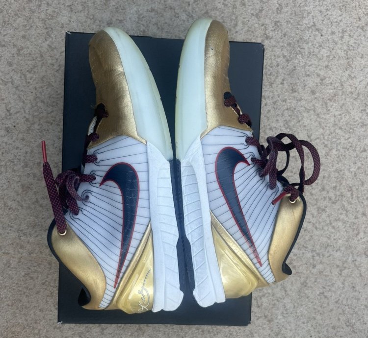 Kobe 4 Gold Medal Protro