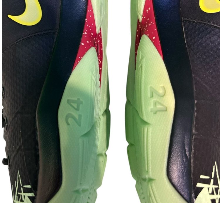 Kobe 4 Venomenon Glow In The Dark