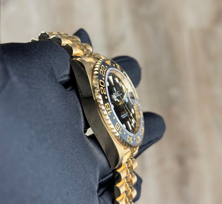 Rolex Gmt-master Ii 126718grnr Gmt-master Ii 40mm Yellow Gold Black Dial Jubilee