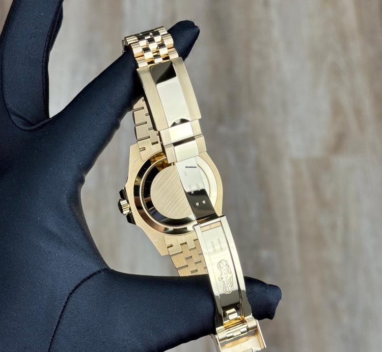 Rolex Gmt-master Ii 126718grnr Gmt-master Ii 40mm Yellow Gold Black Dial Jubilee