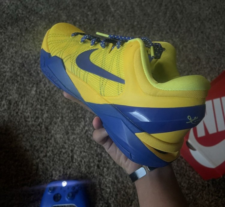 Kobe 7 Barcelona Size 10 5