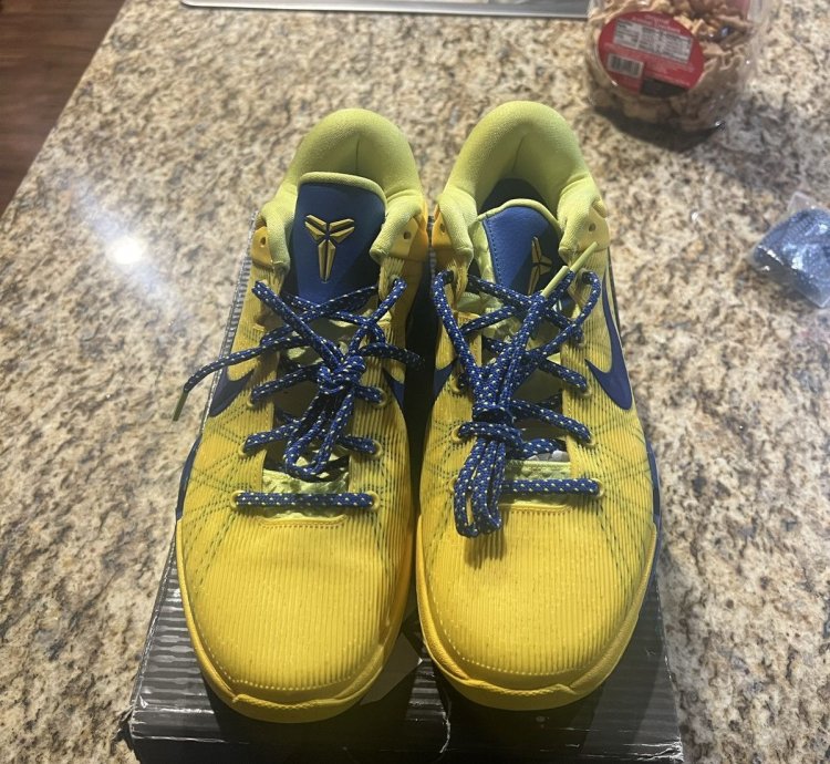 Kobe 7 Barcelona Size 10 5