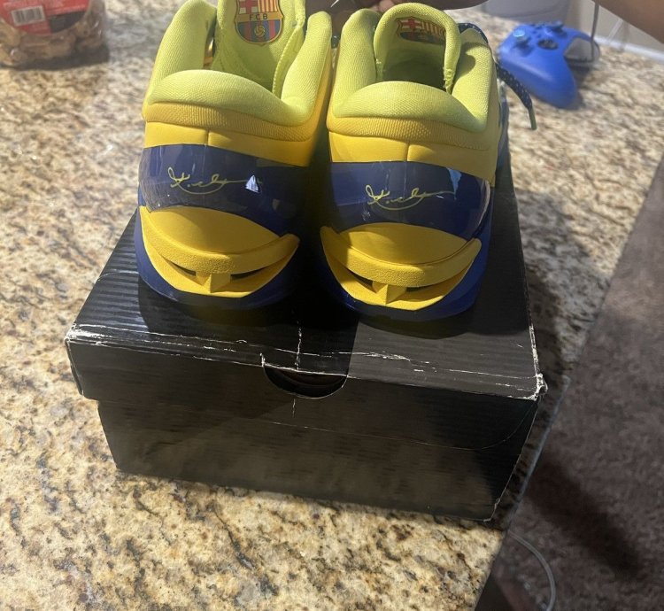 Kobe 7 Barcelona Size 10 5