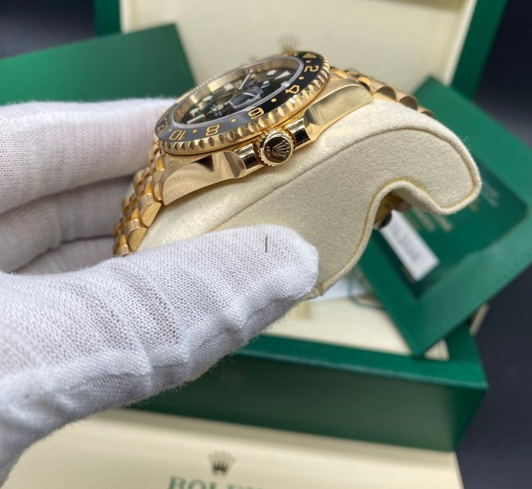 Rolex Gmt-master Ii 18k Yellow Gold Black Dial 126718grnr Complete Set