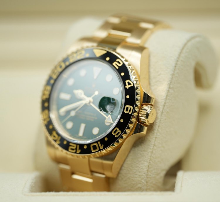 Rolex Gmt-master Ii 2018 Yellow Gold Gmt-master Ii Green Dial Discontinued Unworn Box And Papers 116718ln