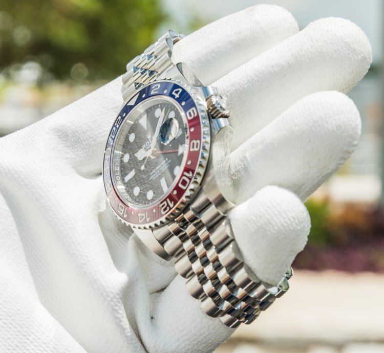 Rolex Gmt-master Ii 2023 - Pepsi On Jubilee Bracelet