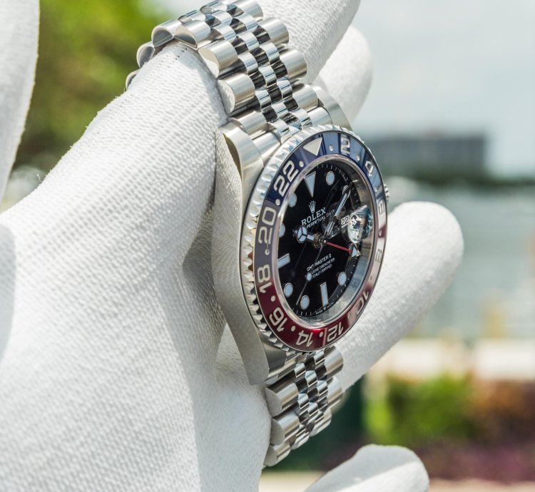 Rolex Gmt-master Ii 2023 - Pepsi On Jubilee Bracelet