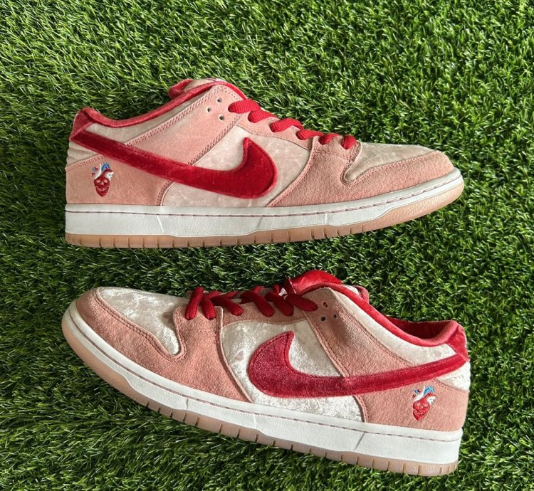 Nike Sb Dunk Low Strangelove Skateboards