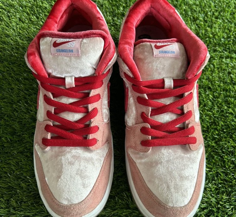 Nike Sb Dunk Low Strangelove Skateboards