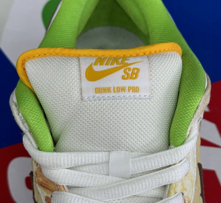 Nike Sb Dunk Low Street Hawker