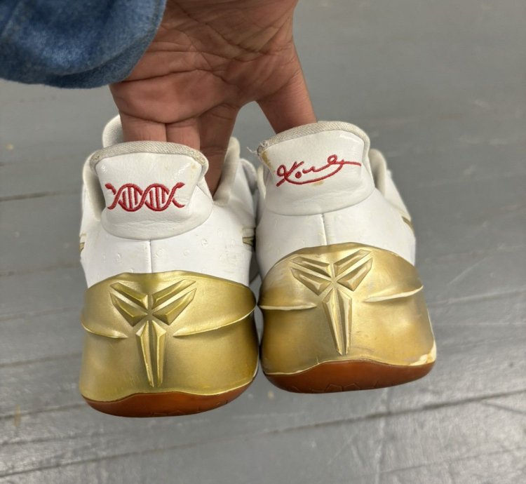 Kobe Big Stage Sneakers