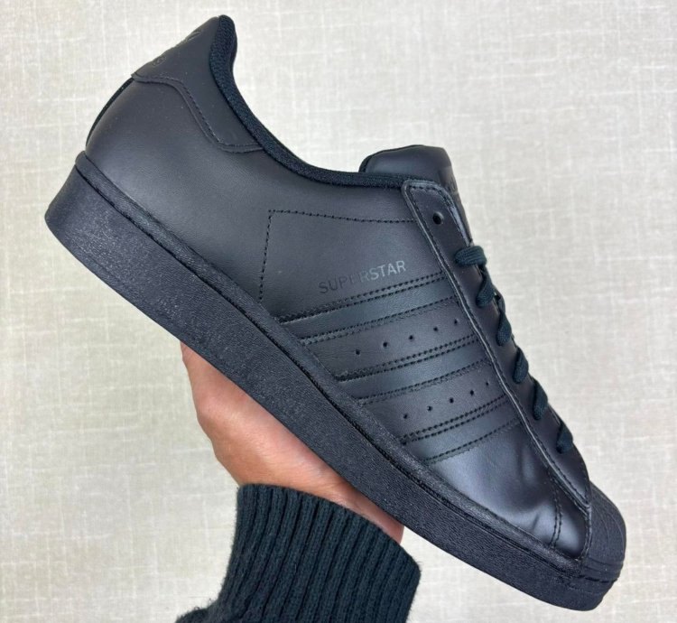 Adidas Superstar Triple Black 11m