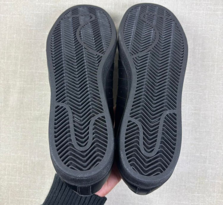 Adidas Superstar Triple Black 11m