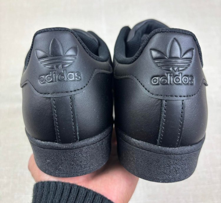 Adidas Superstar Triple Black 11m
