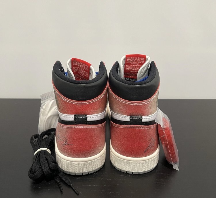 Jordan 1 Retro High Trophy Room Chicago friends And Family w Blue Laces
