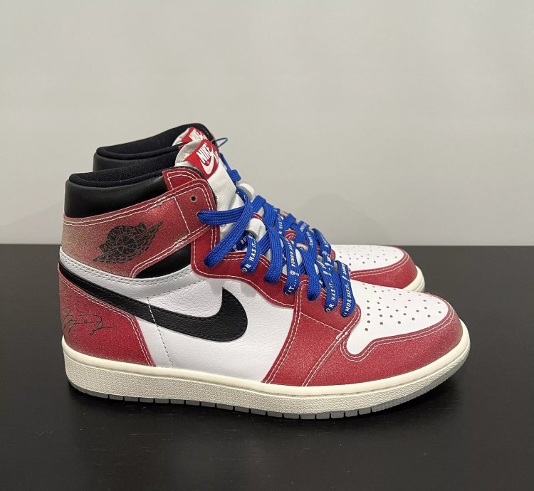 Jordan 1 Retro High Trophy Room Chicago friends And Family w Blue Laces
