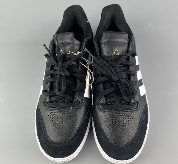 Adidas Tyshawn Low Sneakers Size Us 11