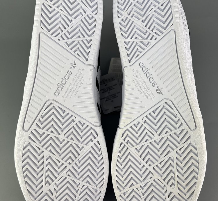 Adidas Tyshawn Low Sneakers Size Us 11