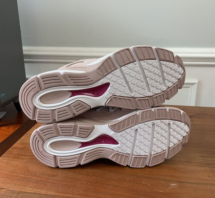 New Balance 990v4 Susan Komen Pink Ribbon Size 10 5