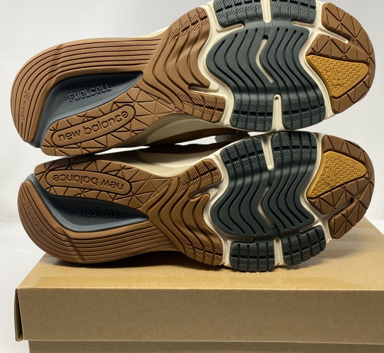 New Balance 990v6 Carhartt Wip Sculpture Center M11