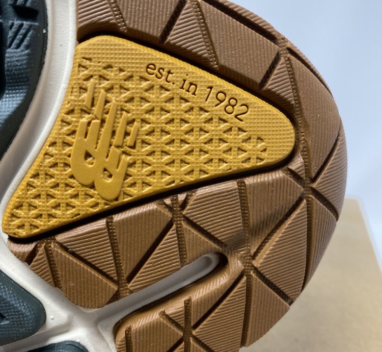 New Balance 990v6 Carhartt Wip Sculpture Center M11