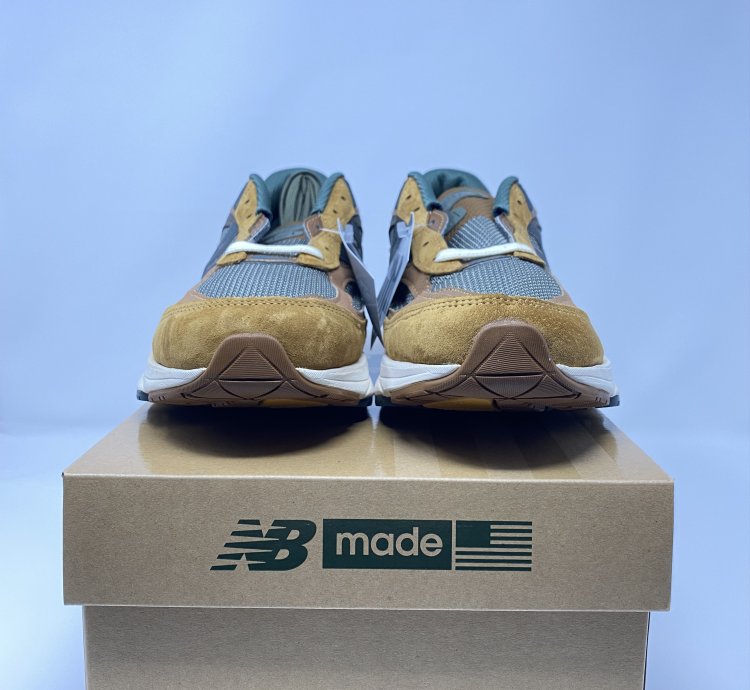 New Balance 990v6 Carhartt Wip Sculpture Center M11
