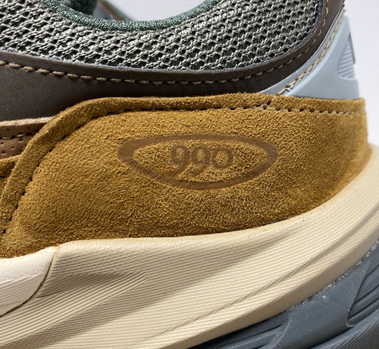 New Balance 990v6 Carhartt Wip Sculpture Center M11