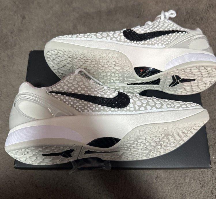 Kobe Vi Sail Size 10