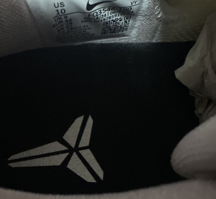 Kobe Vi Sail Size 10