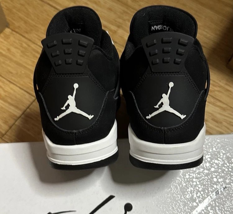 Air Jordan 4 Retro White Thunder