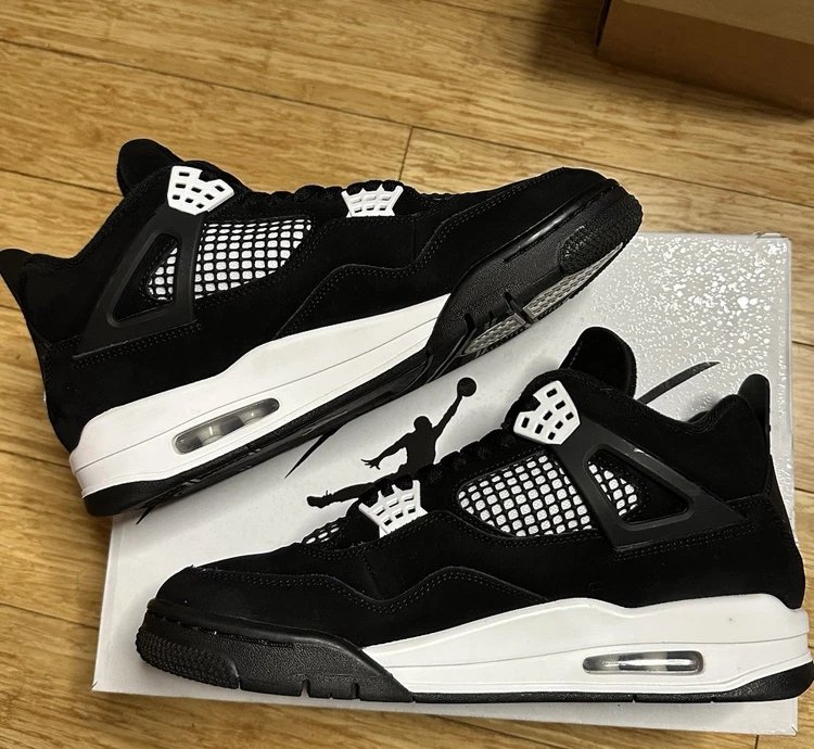 Air Jordan 4 Retro White Thunder