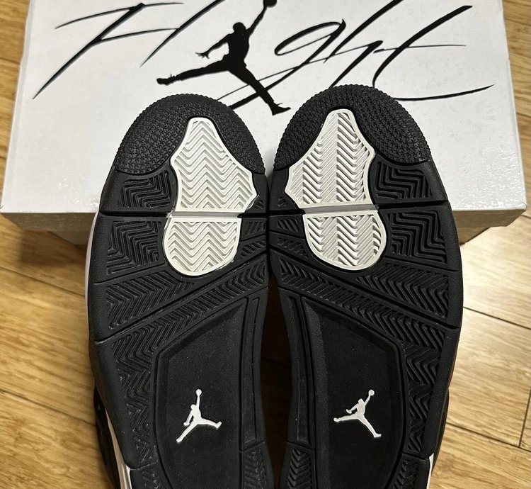 Air Jordan 4 Retro White Thunder