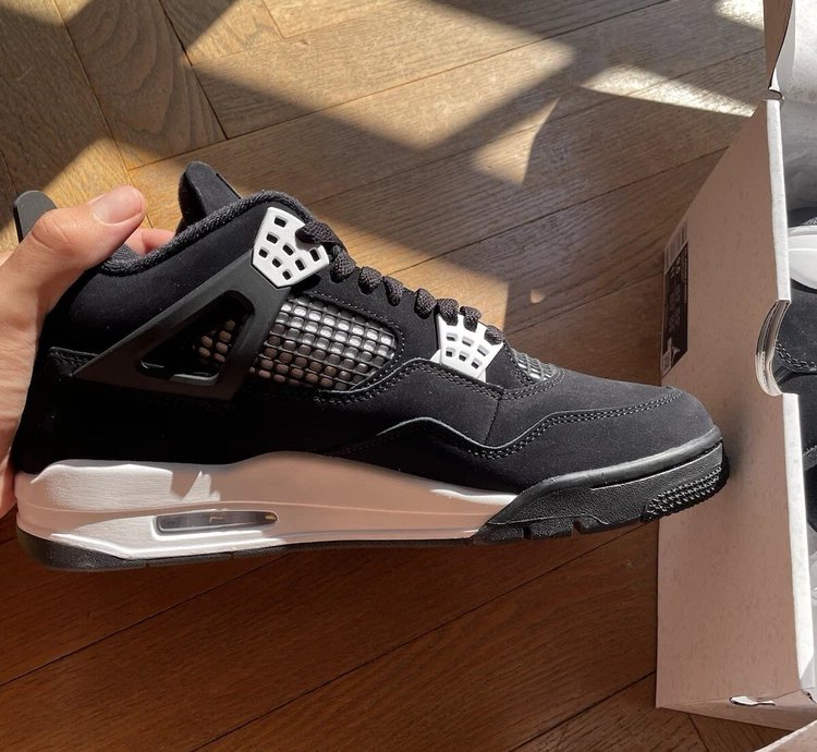 Air Jordan 4 Retro White Thunder