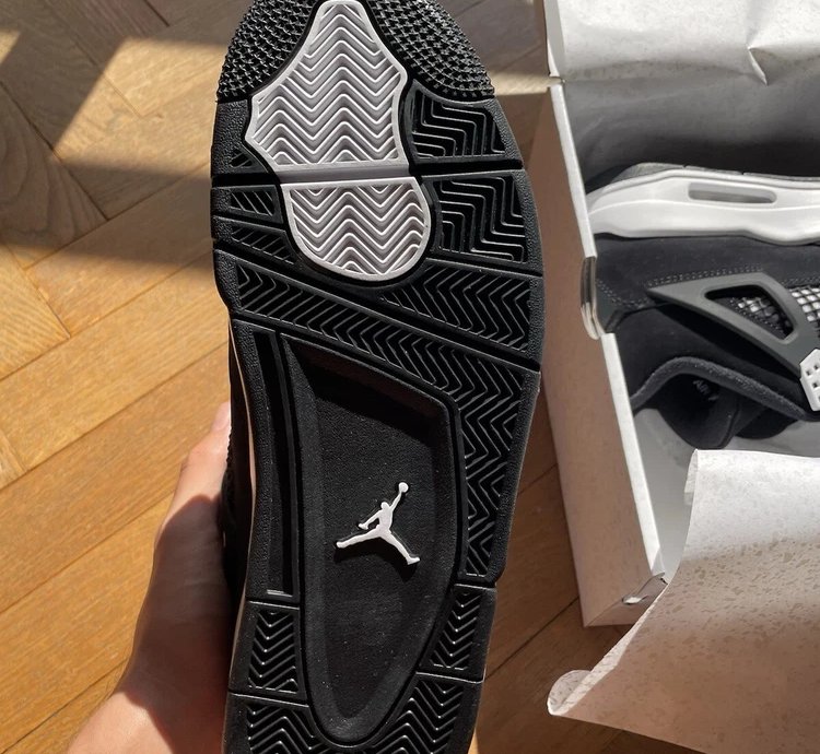 Air Jordan 4 Retro White Thunder