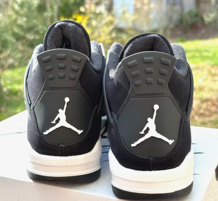 Air Jordan 4 Retro White Thunder