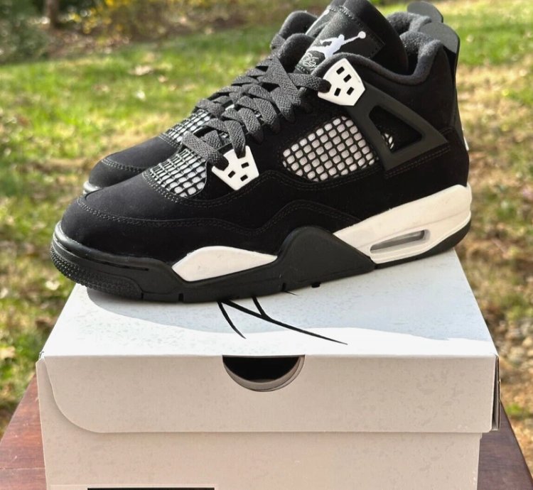 Air Jordan 4 Retro White Thunder