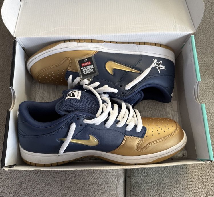Nike Supreme Sb Dunk Low Og Jewel