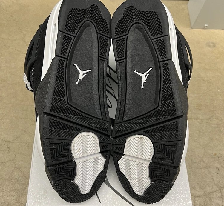 Air Jordan 4 Retro White Thunder