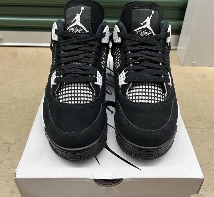 Air Jordan 4 Retro White Thunder
