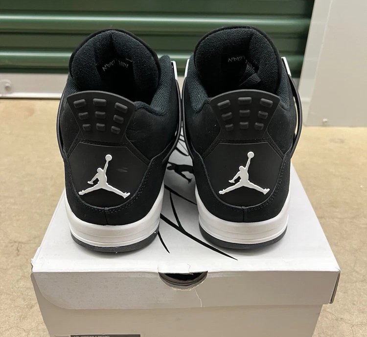 Air Jordan 4 Retro White Thunder