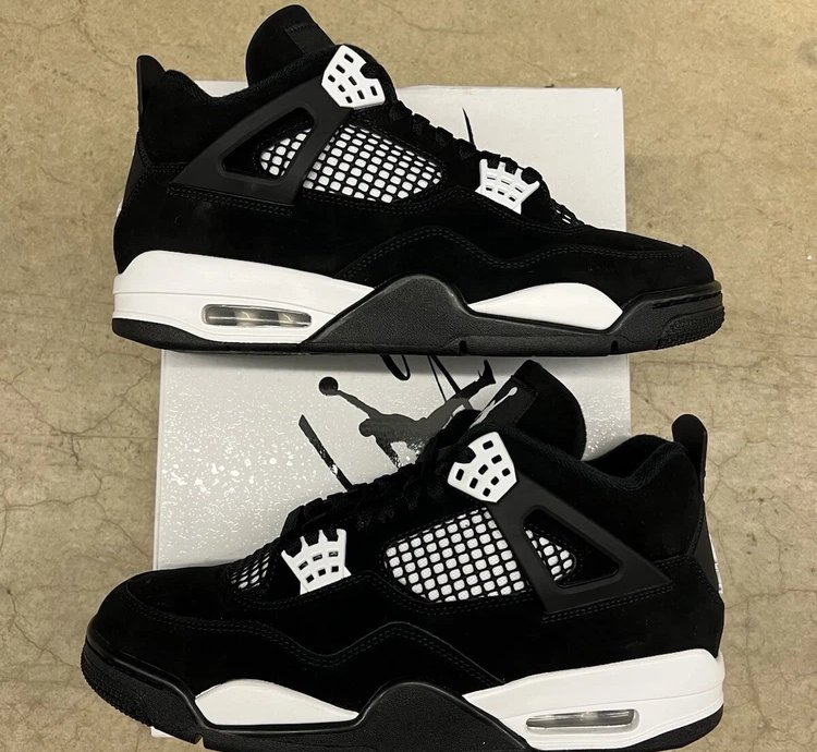 Air Jordan 4 Retro White Thunder