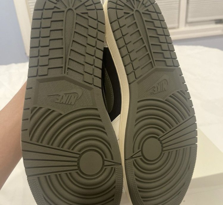 Nike Travis Scott Jordan 1 Low Olive