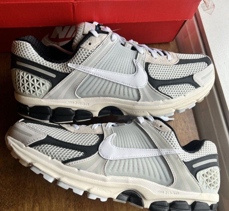 Nike Zoom Vomero 5 Prm Supersonic Light Bone