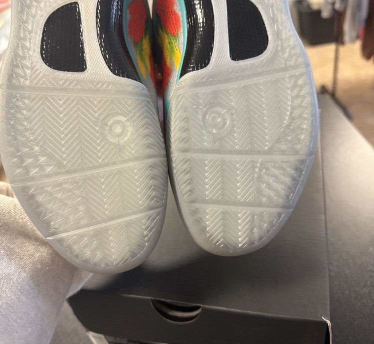Nike Kobe venice Beach Size 6y Og All Brand New