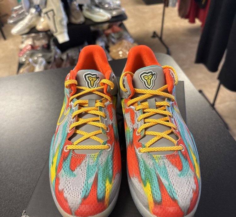 Nike Kobe venice Beach Size 6y Og All Brand New