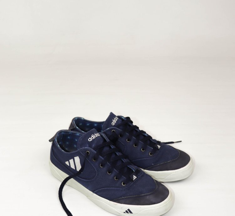 Adidas Vintage 90s Logo 1996 Low Top Canvas Sneakers