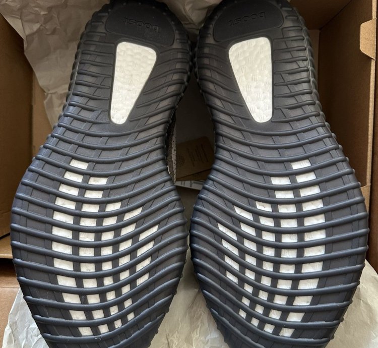 Adidas Yeezy 350 Boost Carbon Beluga